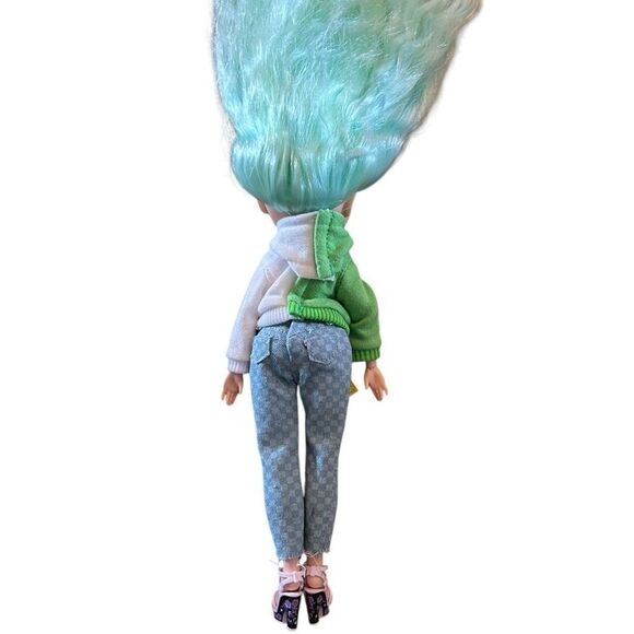 Rainbow High Daphne Minton Articulated Fashion Doll Series 3 Light Mint Green - Picture 4 of 6